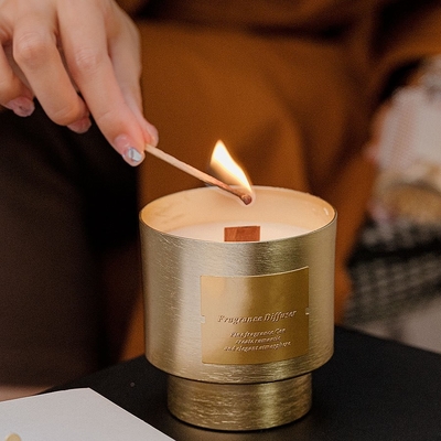 شمع معطر 290 گرمی 290 گرمی با فتیله چوبی شیشه ای فلزی و لوکس فلزی و آلومینیومی