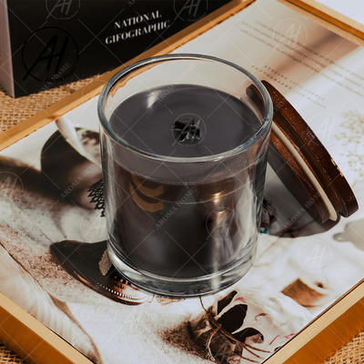 شمع عطری وانیلی موم سویا مشکی شیشه شفاف سفارشی با درب چوبی