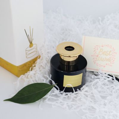 ست هدیه لوکس بطری مشکی 100 میلی لیتری پخش کننده عطر نی با درب طلایی
